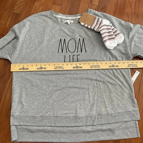 New Rae Dunn Gray Plus Size Mom Life Sweatshirt 3X and Cozy Socks - Picture 9 of 12
